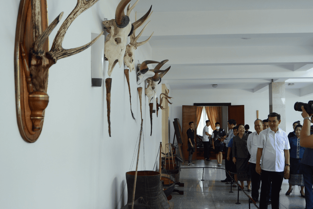 Gifts presented to the Former President's family are displayed along the corridor located between the two main entrances (Source: Dinh Doc Lap - Independence Palace)